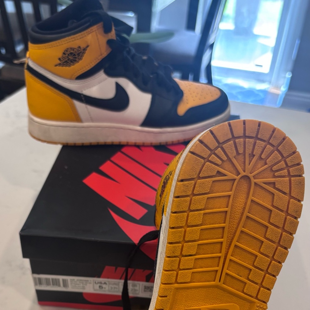 Nike Air Jordan Retro High OG GE Taxi / Black - Youth 5.5